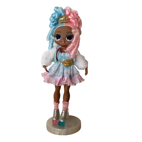 LOL Doll Lot and Accesories Surprise OMG Sweets and Fame Queen Stands - Picture 5 of 9